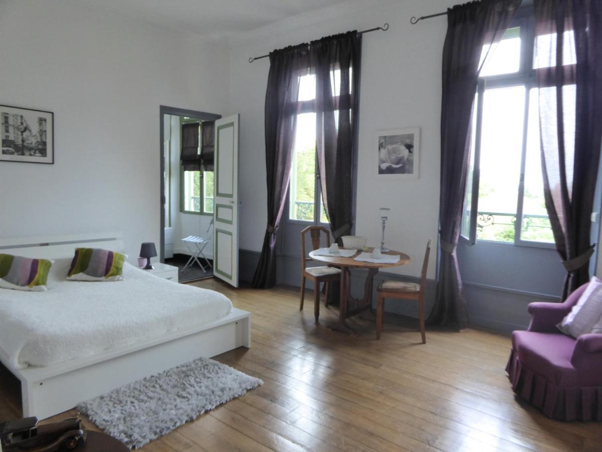chateau de Pougy Extérieur photo
