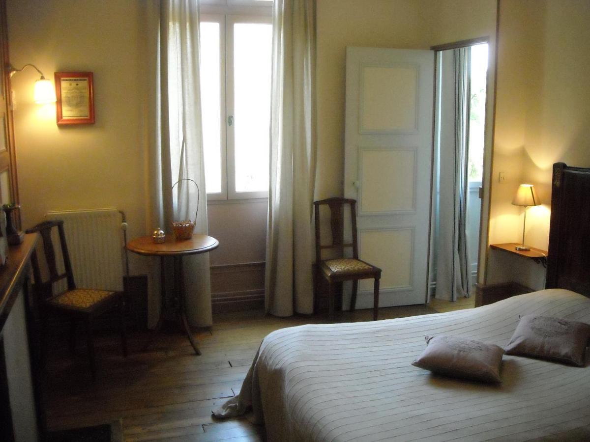 chateau de Pougy Extérieur photo