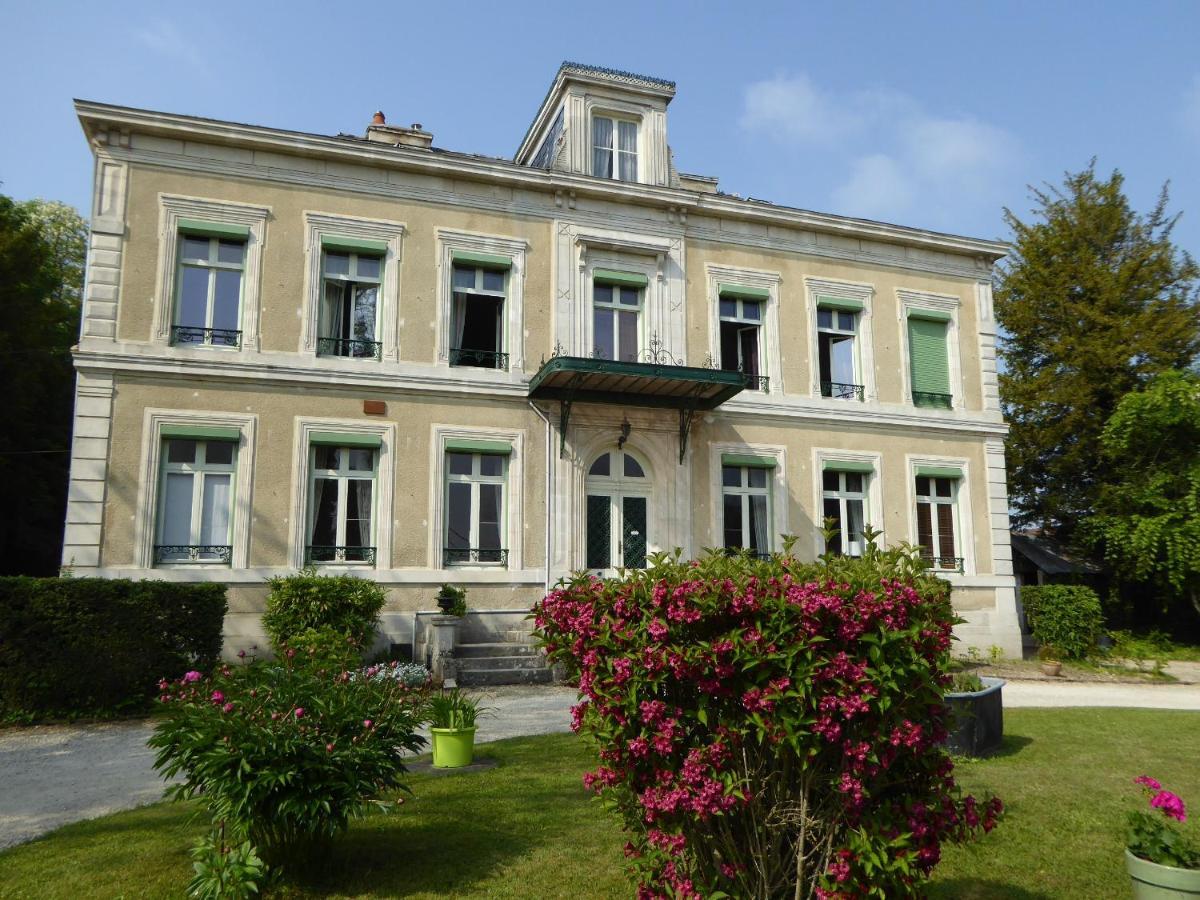 chateau de Pougy Extérieur photo