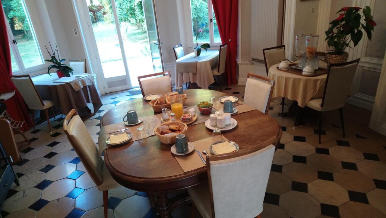 chateau de Pougy Extérieur photo