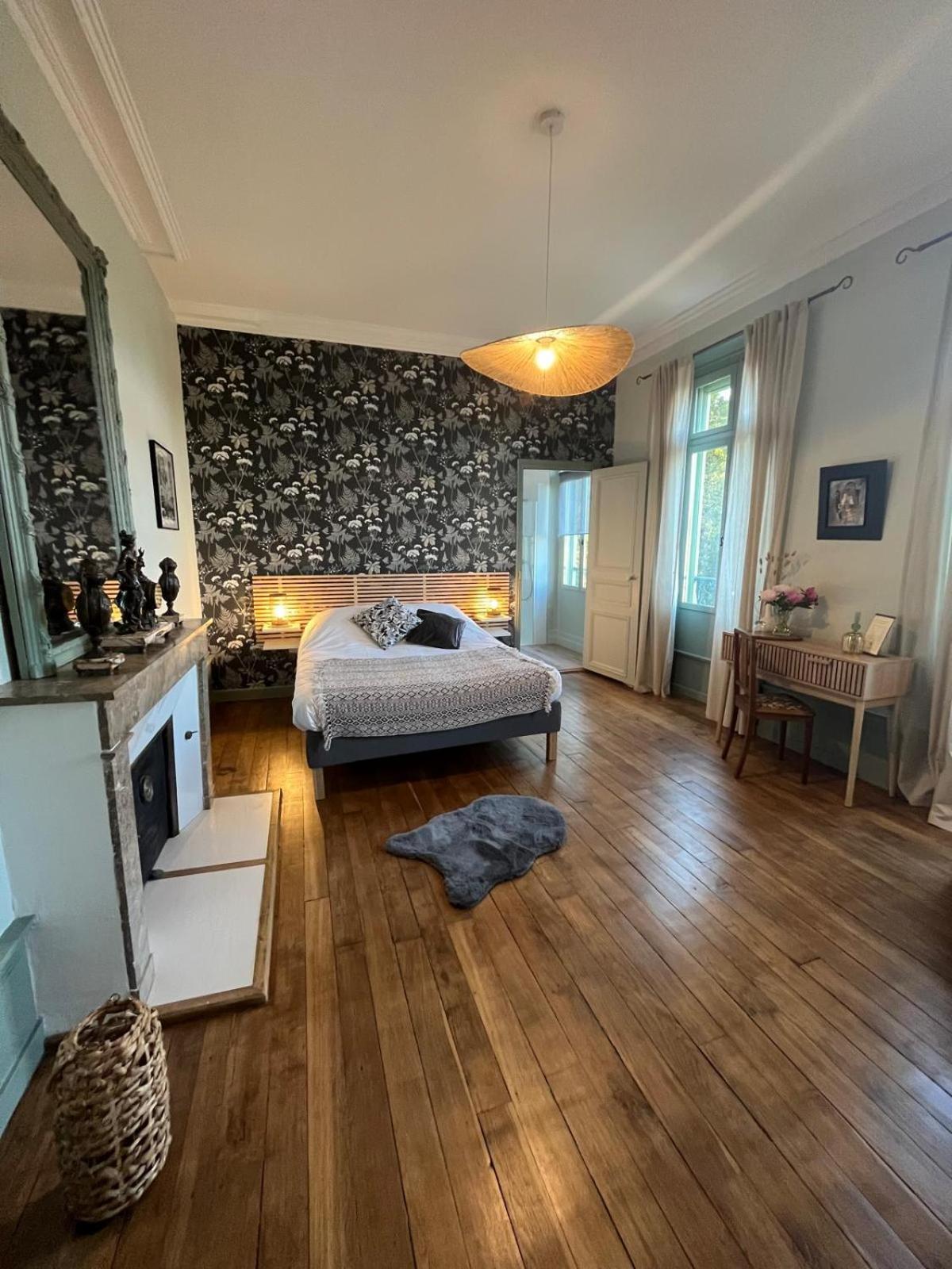 chateau de Pougy Extérieur photo